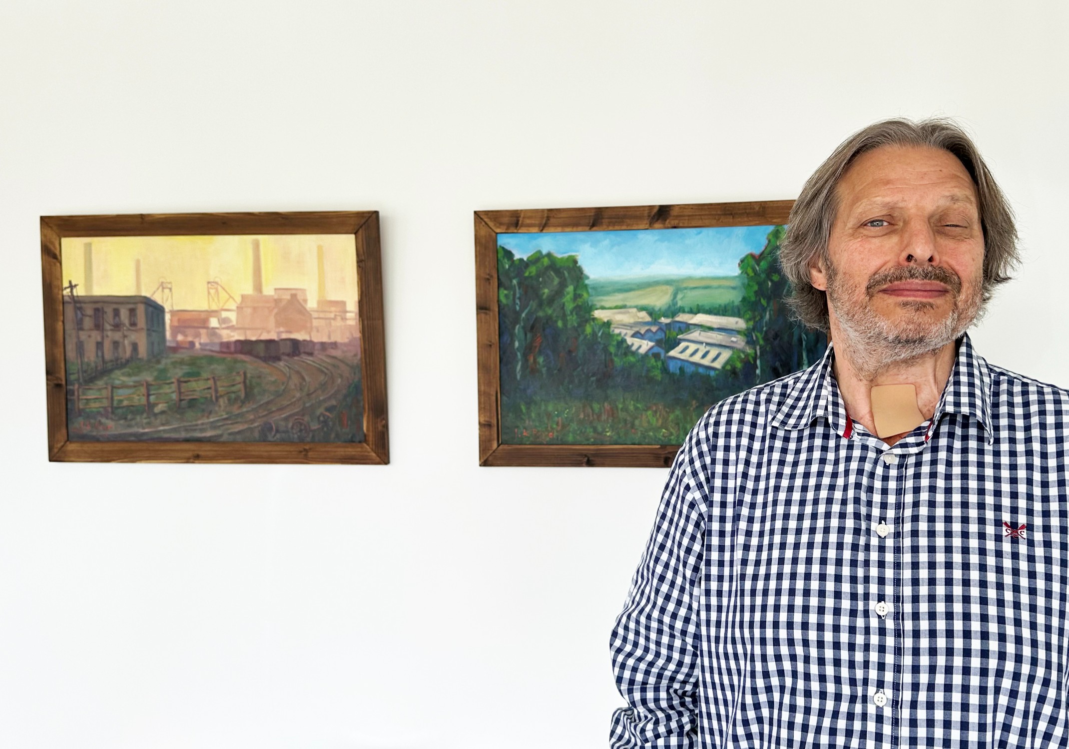 Image of mark_harris_in_the_boardroom_with_the_paintings.jpg