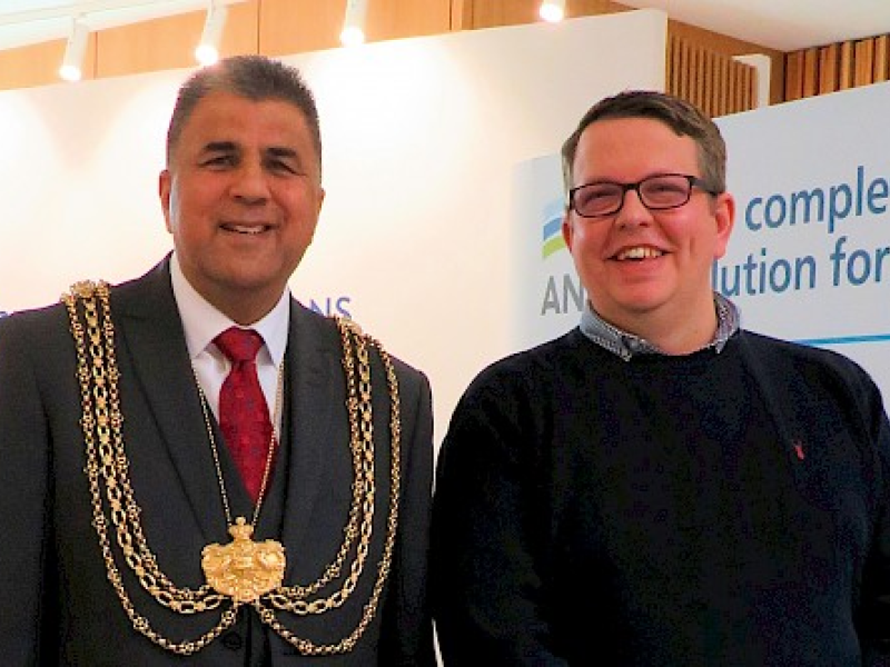 Lord Mayor welcomes environmental specialist to university innovation hub